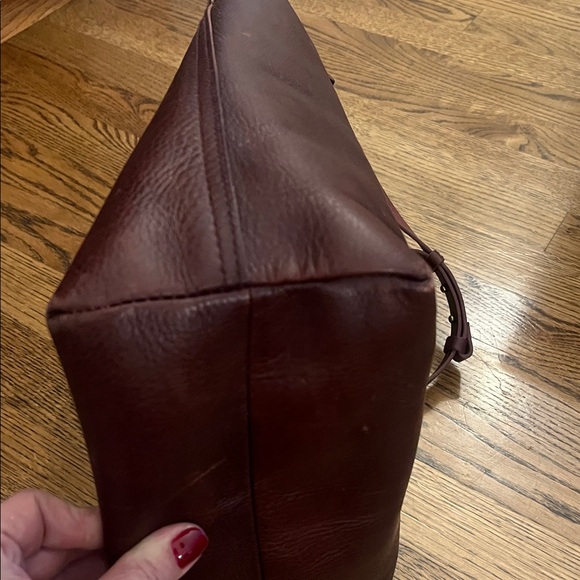 Madewell Medium transporter Tote in Burgundy - Picture 4 of 14